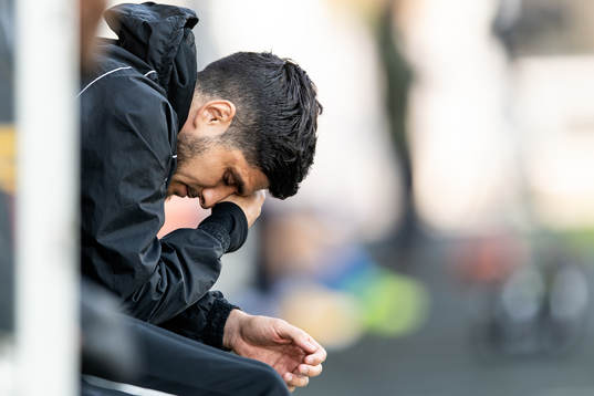 Falkenbergs Mahmut Özen deppar på bänken