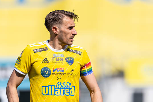 Falkenbergs Tobias Karlsson före fotbollsmatchen i