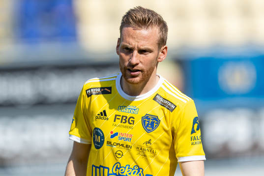 Falkenbergs Tobias Englund före fotbollsmatchen i