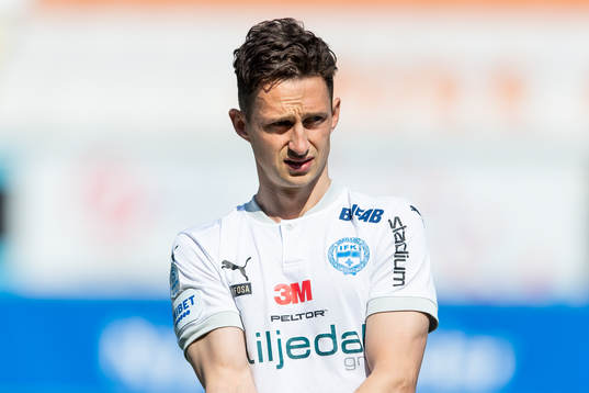 Värnamos Joel Craig Stevens före fotbollsmatchen i