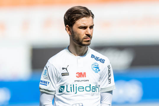 Värnamos Michael Kargbo före fotbollsmatchen i Superettan