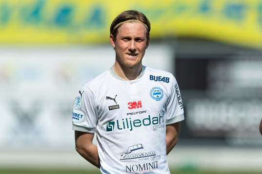 Värnamos William Kenndal före fotbollsmatchen i
