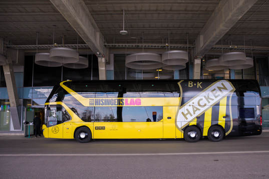 Häckens spelarbuss utanför Tele2 Arena