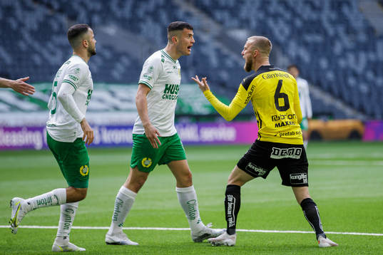 Bråk mellan Hammarbys Astrit Selmani och Häckens