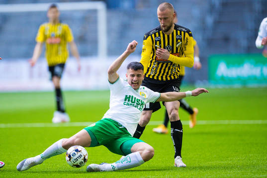 Hammarbys Astrit Selmani och Häckens Alexander Faltsetas