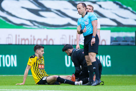 Häckens Alexander Jeremejeff  har ont