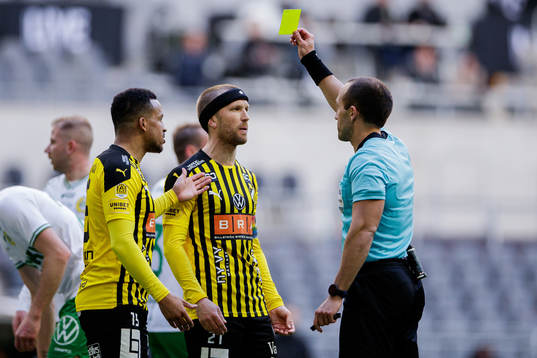 Häckens Rasmus Lindgren tilldelas en varning av domare