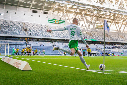 Hammarbys Darijan Bojanic med en hörna