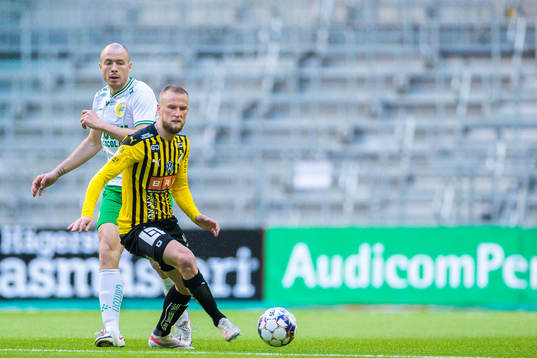 Hammarbys Jon Gudni Fjoluson och Häckens Alexander