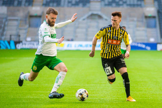 Hammarbys Simon Sandberg och Häckens Tobias Heintz