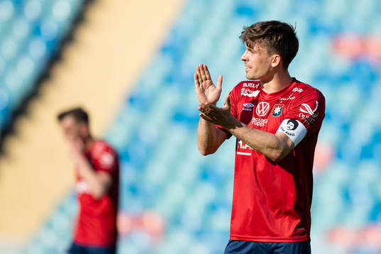 Örgrytes lagkapten Daniel Paulson manar på sitt lag