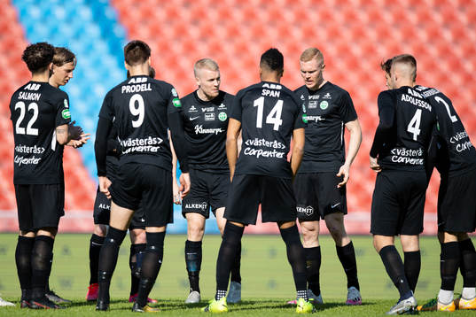 Västerås samlade innan fotbollsmatchen i Superettan