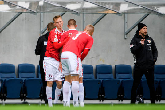 Byte mellan Kalmars Douglas Bergqvist och Elias Olsson