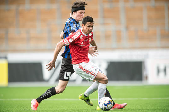 Kalmars Romario Pereira Sipiao och Sirius Jamie Roche