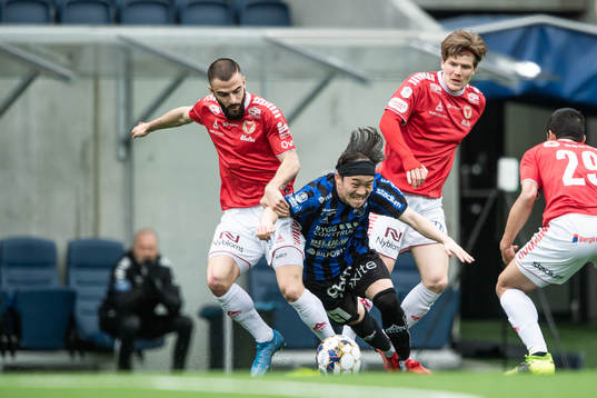 Kalmars Filip Sachpekidis och Sirius Yukiya Sugita