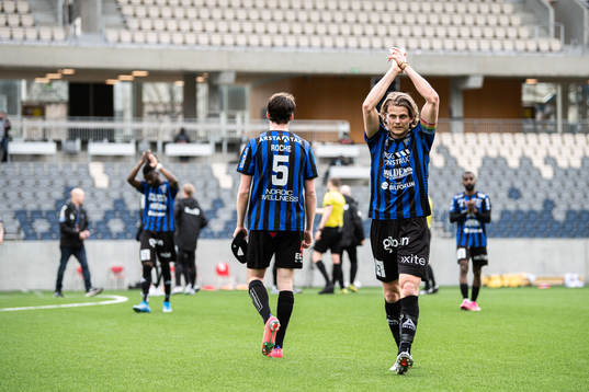 Sirius Tim Björkström tackar publiken