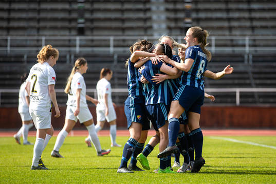 Djurgårdens Hayley Dowd jublar med lagkamrater