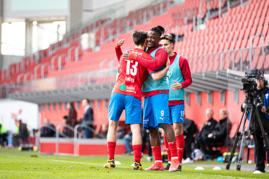 Helsingborgs Wilhelm Loeper jublar med Alhaji Gero