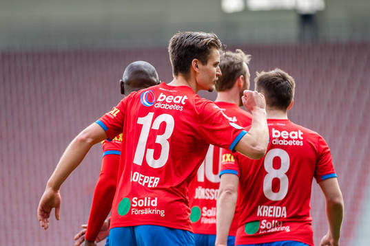Helsingborgs Wilhelm Loeper jublar med lagkamrater