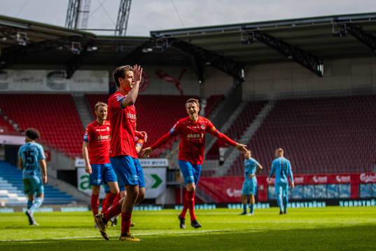 Helsingborgs Wilhelm Loeper jublar med lagkamrater