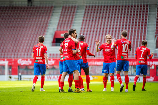 Helsingborgs Wilhelm Loeper jublar med lagkamrater