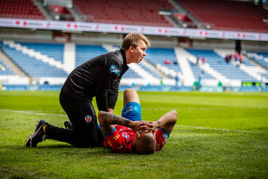 Helsingborgs fysioterapeut Marcus Linnér ger Anthony van
