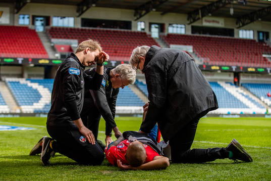 Helsingborgs fysioterapeut Marcus Linnér och head of