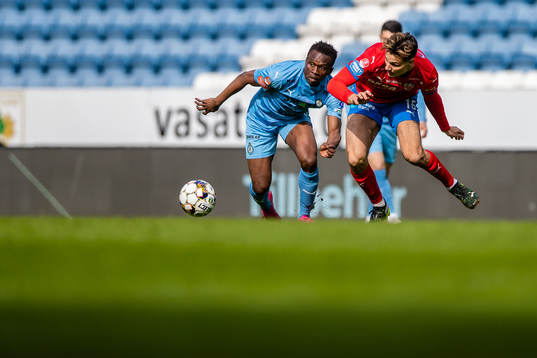 AFC Eskilstunas Lawson Sabah och Helsingborgs Assad Al