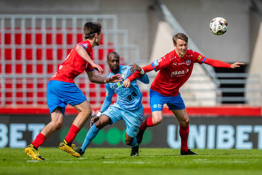 AFC Eskilstunas Ibrahim Blati Toure och Helsingborgs Viktor