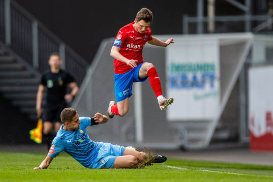 AFC Eskilstunas Pontus Rödin och Helsingborgs Max Svensson
