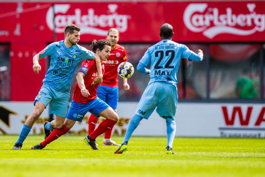 AFC Eskilstunas Ashley Mark Coffey och Helsingborgs Brandur