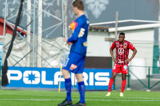 Östersunds Patrick Kpozo  deppar