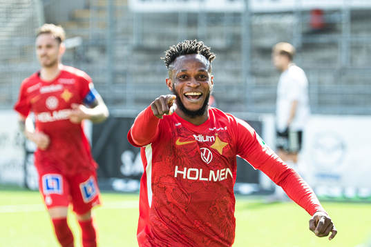 IFK Norrköpings Samuel Adegbenro jublar