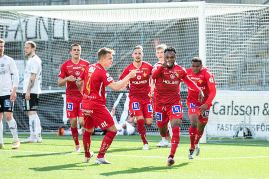 IFK Norrköpings Samuel Adegbenro jublar