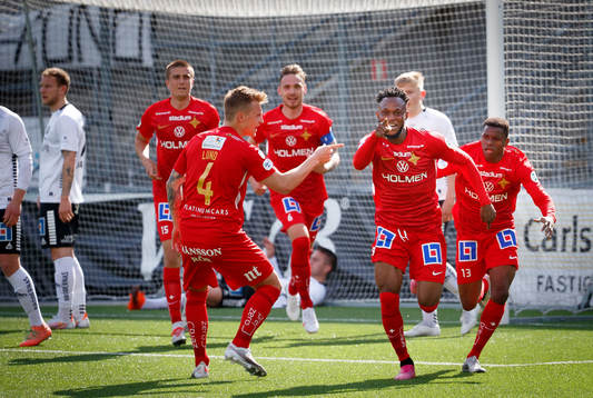 IFK Norrköpings Samuel Adegbenro jublar med Marco Lund