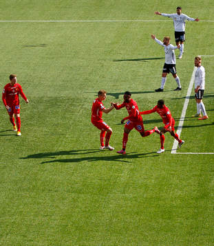IFK Norrköpings Samuel Adegbenro jublar