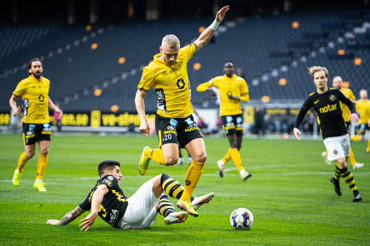 s Nicolas Stefanelli och Elfsborgs Simon Strand