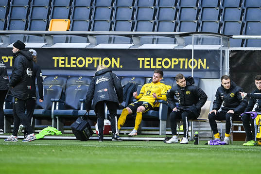 Elfsborgs Rasmus Alm har ont och får vård