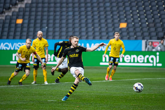s Sebastian Larsson gör 1-0 på straff