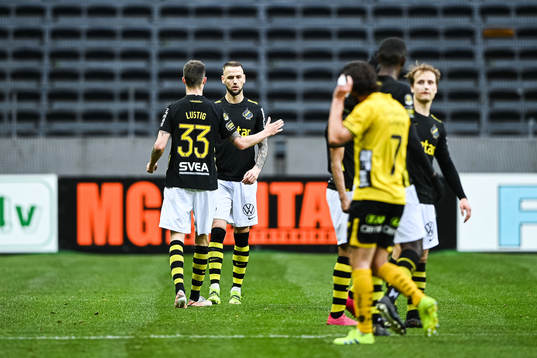 s Mikael Lustig och Alexander Milosevic jublar
