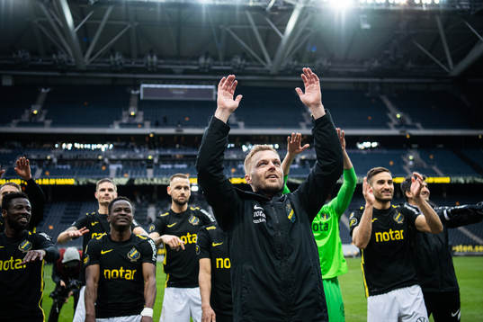 s Sebastian Larsson jublar