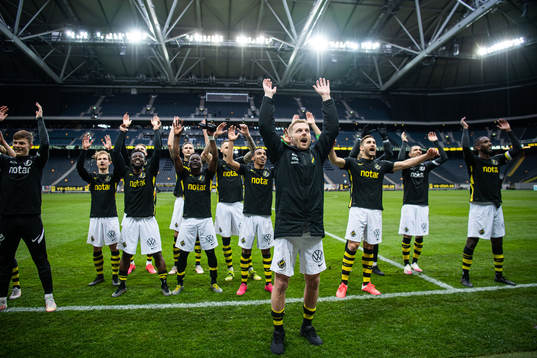 s Sebastian Larsson jublar