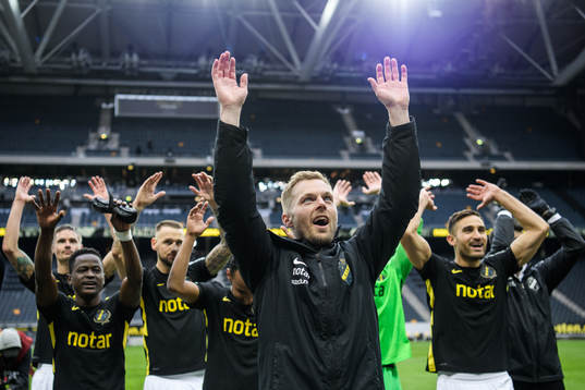 s Sebastian Larsson jublar