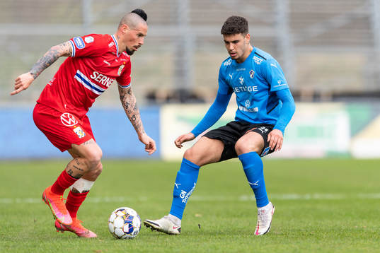 IFK Göteborgs Marek Hamsik och Halmstads Edvin Kurtulus