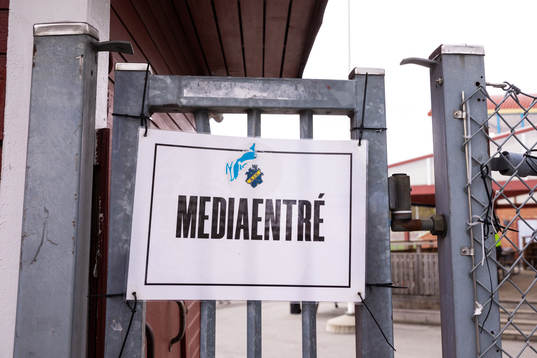 En skylt vid mediaentrén på Skytteholms IP