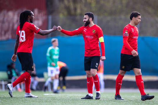 Vasalunds Kebba Ceesay och Charbel Georges jublar