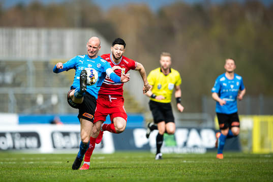 Halmstads Andreas Johansson och IFK Göteborgs Kevin Yakob
