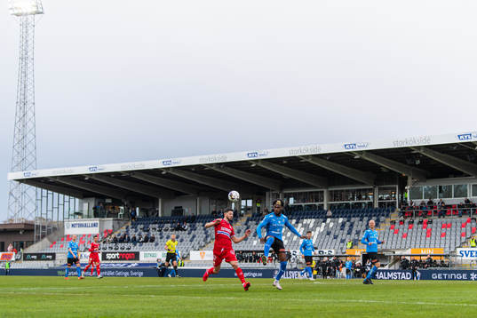 IFK Göteborgs Kevin Yakob och Halmstads Joseph Baffoe