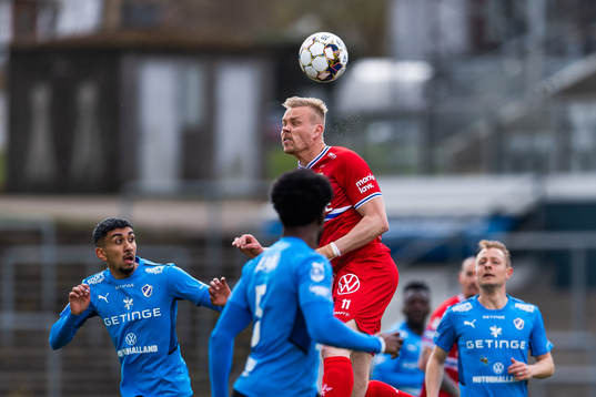 Halmstads Amir Al-Ammari och IFK Göteborgs Kolbeinn