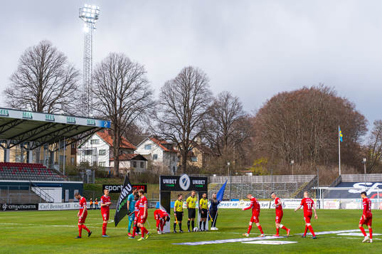IFK Göteborgs spelare gör entré